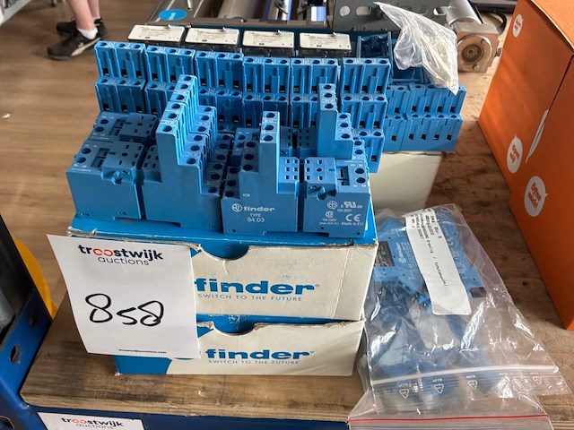 Finder partij electro componenten - afbeelding 4 van  4