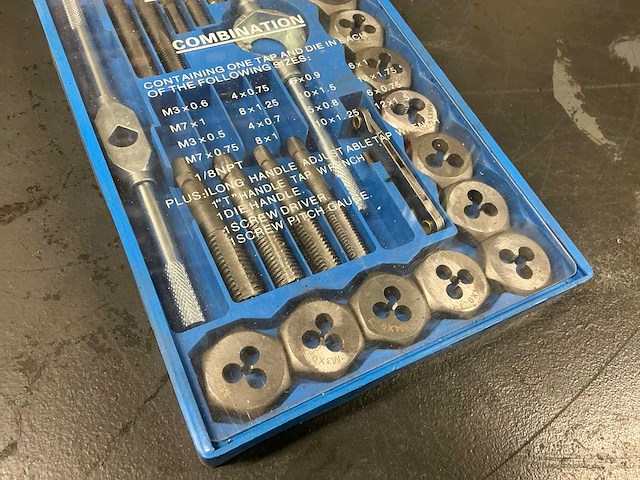 Fine carbon 40 piece tap,en snijset - afbeelding 2 van  4