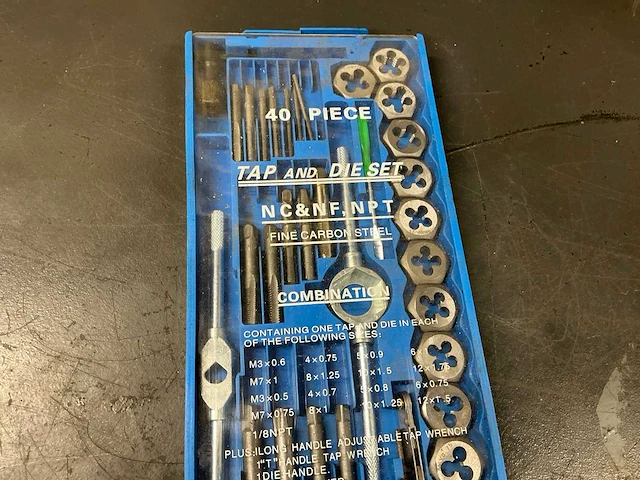 Fine carbon 40 piece tap,en snijset - afbeelding 1 van  4
