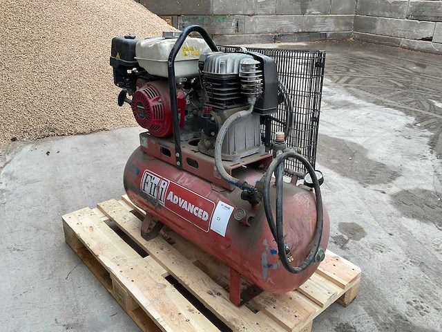 Fini mk113-100-9s luchtcompressor - afbeelding 1 van  7