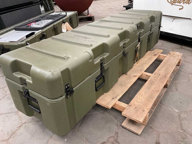 Finish chest - afbeelding 1 van  6