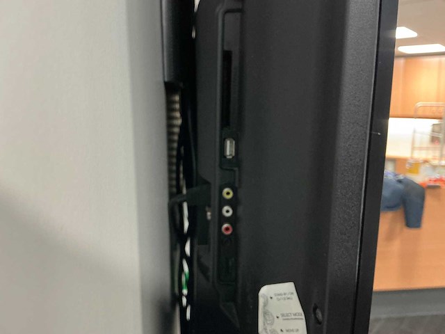 Finlux - televisie met wandbeugel - afbeelding 2 van  3