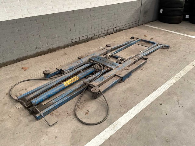 Finn tools verrijdbare 2000kg hefbrug - afbeelding 1 van  8