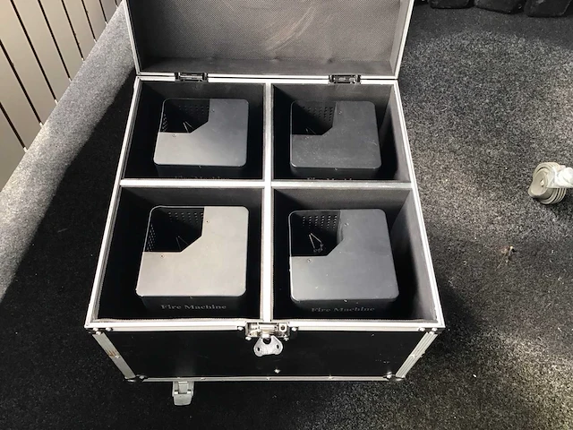 Fire machine vlammenwerper (4x) inclusief flightcase - afbeelding 6 van  7