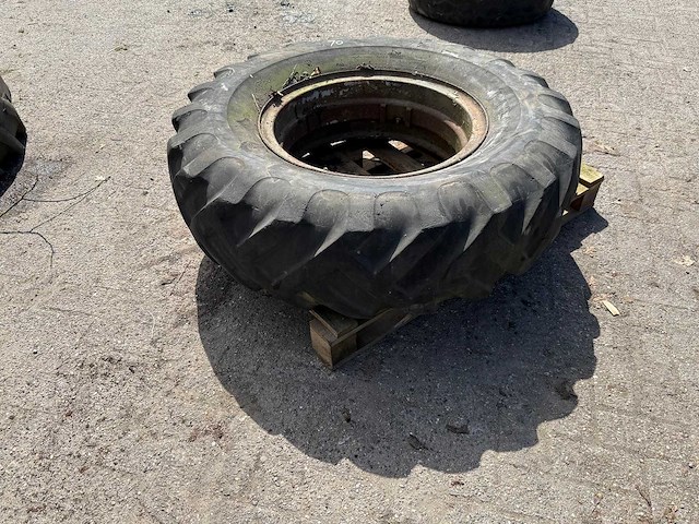 Firestone - band 13.00-24 - afbeelding 1 van  8