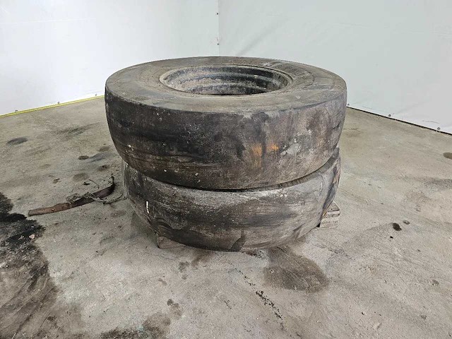 Firestone - banden 16.9-30 - afbeelding 1 van  7