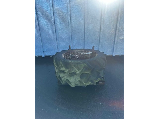 Firestone - landbouwband 11-30 6 ply met velg en spaken (2x) - afbeelding 1 van  2