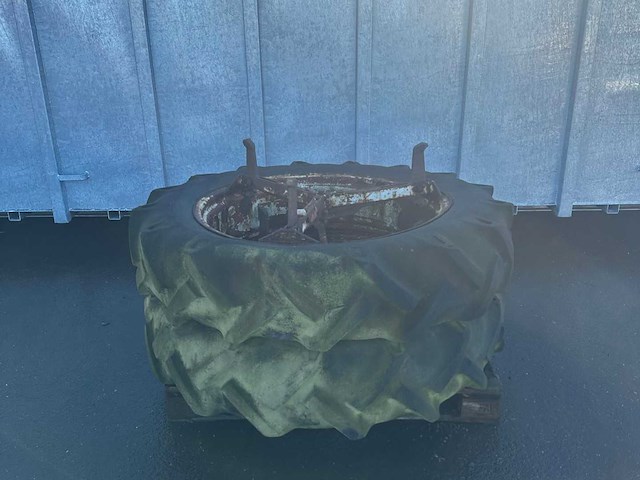 Firestone - landbouwband 11-30 6 ply met velg en spaken (2x) - afbeelding 1 van  3