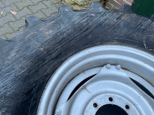 Firestone 600/65 r28 trekkerband op 8-gaats velg (2x) - afbeelding 2 van  10