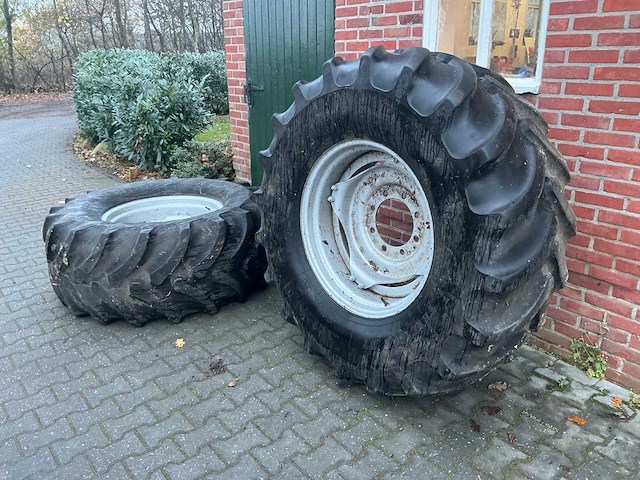 Firestone 600/65 r28 trekkerband op 8-gaats velg (2x) - afbeelding 1 van  10