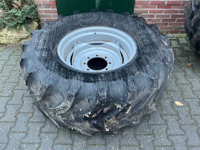 Firestone 600/65 r28 trekkerband op 8-gaats velg (2x) - afbeelding 4 van  10