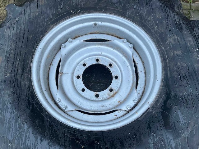 Firestone 600/65 r28 trekkerband op 8-gaats velg (2x) - afbeelding 5 van  10