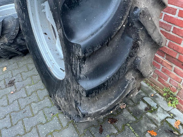 Firestone 600/65 r28 trekkerband op 8-gaats velg (2x) - afbeelding 8 van  10