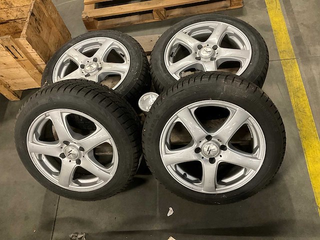 Firestone winterhawk 3 winterband met aluminiumvelg (4x) - afbeelding 1 van  5