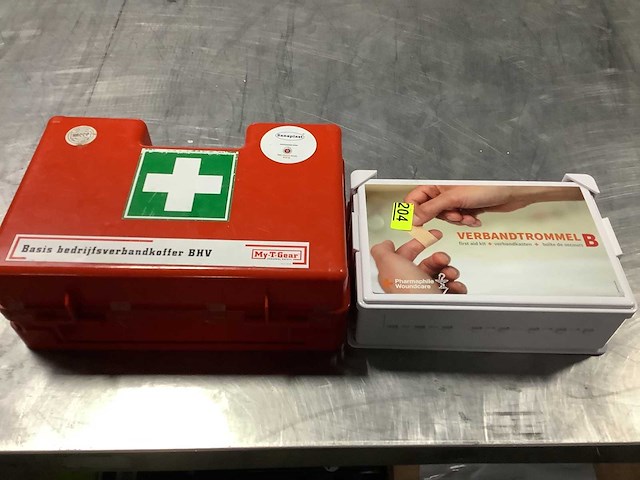 First aid (2x) - afbeelding 1 van  6