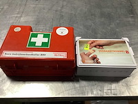 First aid (2x) - afbeelding 1 van  6