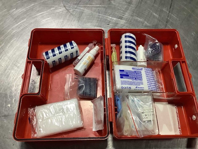 First aid (2x) - afbeelding 5 van  6