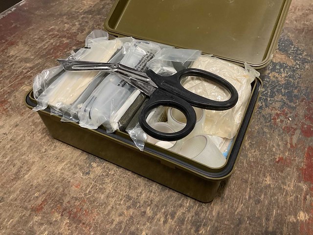 First aid kit - afbeelding 3 van  4