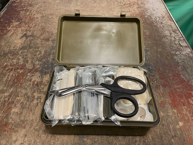 First aid kit - afbeelding 2 van  4