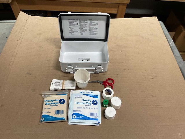 First aid kit - afbeelding 3 van  3