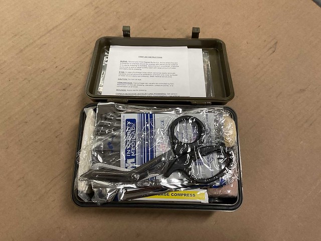 First aid kit - afbeelding 4 van  5