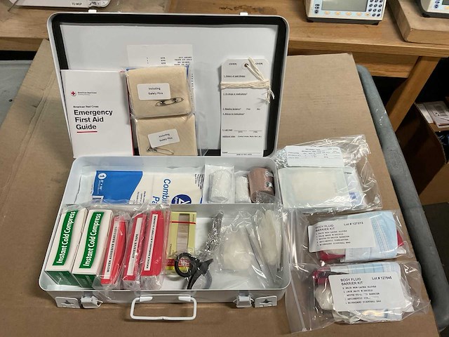 First aid kit - afbeelding 6 van  6