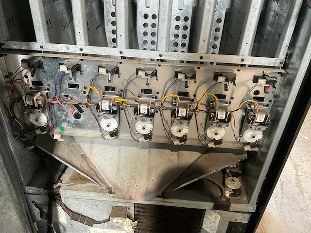 First choice verkoopautomaat - afbeelding 4 van  16