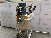 Fischer - procesvat/reactor met een bovenop gemonteerde roermachine/mixer