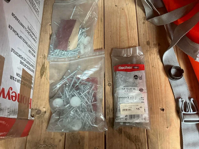 Fischer krat met schroeven - afbeelding 2 van  2