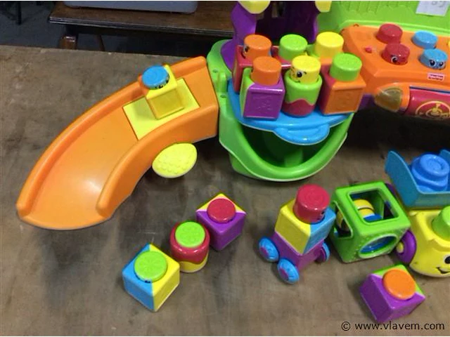 Fisher price activiteitenstad met geluid + blokken - afbeelding 2 van  3