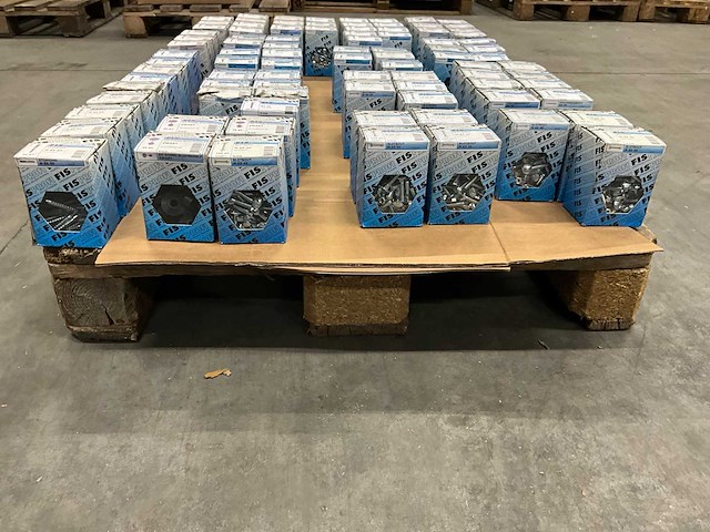 Fisprofi partij houtdraadbouten, slotbouten en stokeinden (91x) - afbeelding 1 van  22