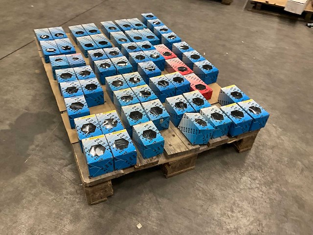 Fisprofi partij isolatieschroeven, slotbouten, keilbouten en overige (60x) - afbeelding 16 van  22