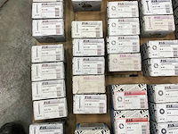 Fisprofi partij oa rvs moeren, sluitringen, houtdraadbouten en diversen (135x) - afbeelding 2 van  36