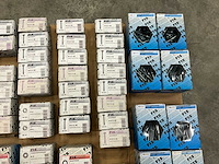 Fisprofi partij oa rvs moeren, sluitringen, houtdraadbouten en diversen (135x) - afbeelding 4 van  36