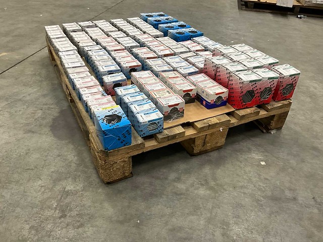 Fisprofi partij oa rvs moeren, sluitringen, houtdraadbouten en diversen (135x) - afbeelding 1 van  36