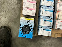 Fisprofi partij oa rvs moeren, sluitringen, houtdraadbouten en diversen (135x) - afbeelding 29 van  36