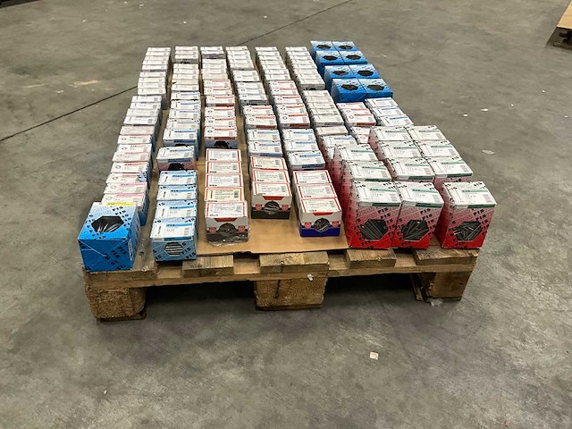 Fisprofi partij oa rvs moeren, sluitringen, houtdraadbouten en diversen (135x) - afbeelding 23 van  36