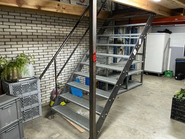 Fixed staircases - afbeelding 1 van  7