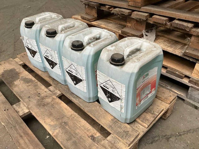 Flacon à 10liter sanitairreiniger (4x) - afbeelding 1 van  6