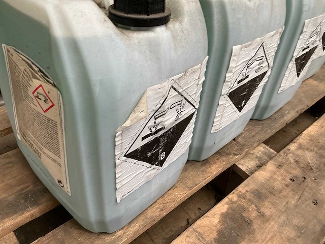 Flacon à 10liter sanitairreiniger (4x) - afbeelding 5 van  6