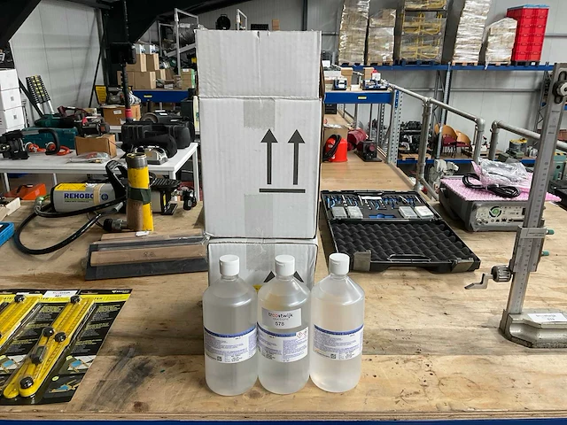 Flacon á 1ltr added pharma alcohol 70% - afbeelding 1 van  2