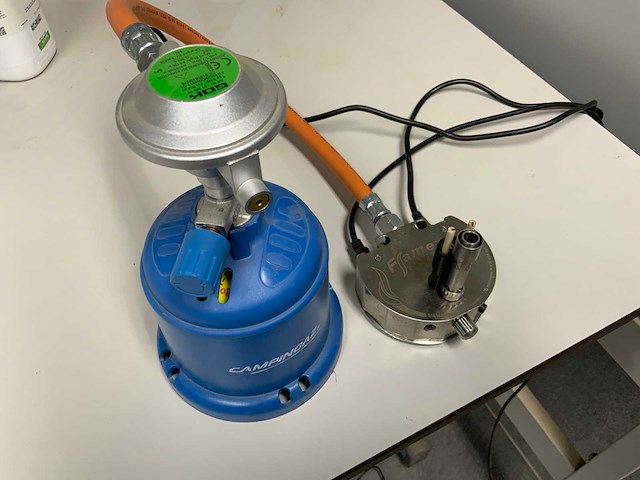 Flame safety bunsen 100 bunsen brander set met voetbediening - afbeelding 1 van  5