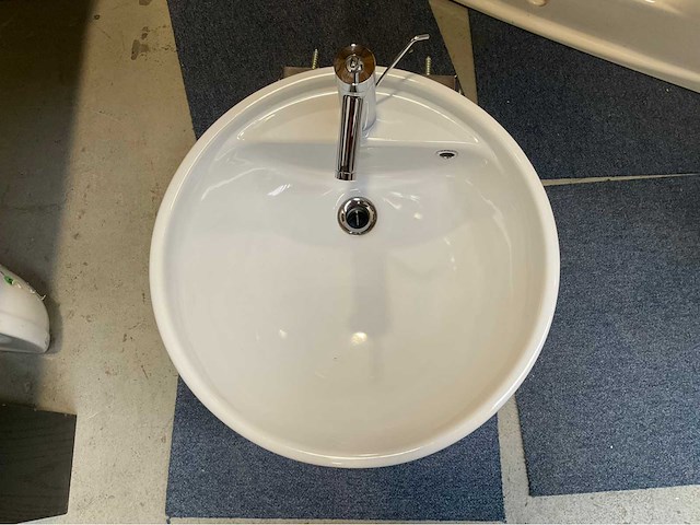 Flaminia wastafel met axor starck kraan 53x56cm - afbeelding 2 van  4