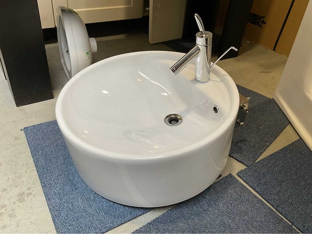 Flaminia wastafel met axor starck kraan 53x56cm - afbeelding 3 van  4