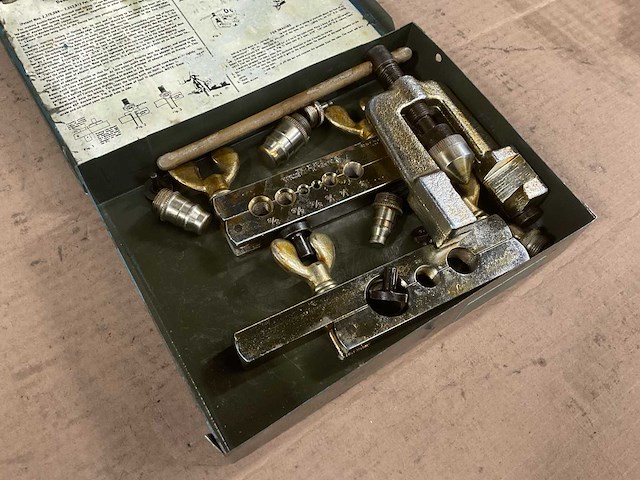 Flaring and cutting tool kit - afbeelding 1 van  4