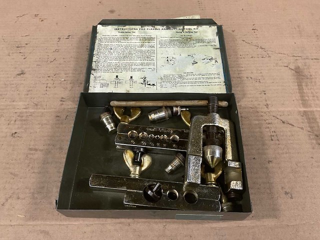 Flaring and cutting tool kit - afbeelding 3 van  4