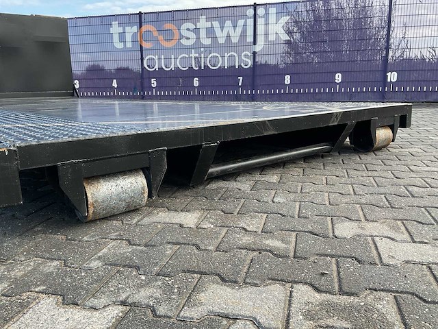 Flat rack container 670cm x 240cm - afbeelding 7 van  9