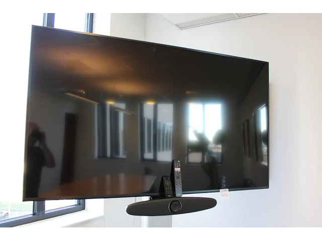 Flatscreen tv sony kd-75x81j met beelddiagonaal 190 cm op mobiele lift linak smart metals. met vergaderset ... - afbeelding 2 van  6