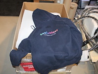 Fleecejassen gevoerd met capuchon en reclameopdruk. ca. 90 stuks blauw en zwart met afritsbare capuchon. - afbeelding 3 van  4