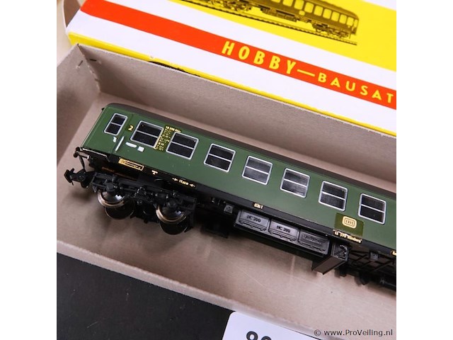 Fleischmann 2e klas rijtuig van de deutsche bahn bouwpakket modelnr: 1502b - afbeelding 2 van  5